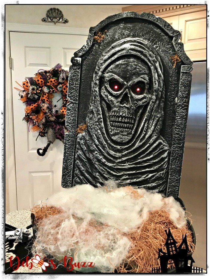 Halloween-skeleton-decoration-headstone