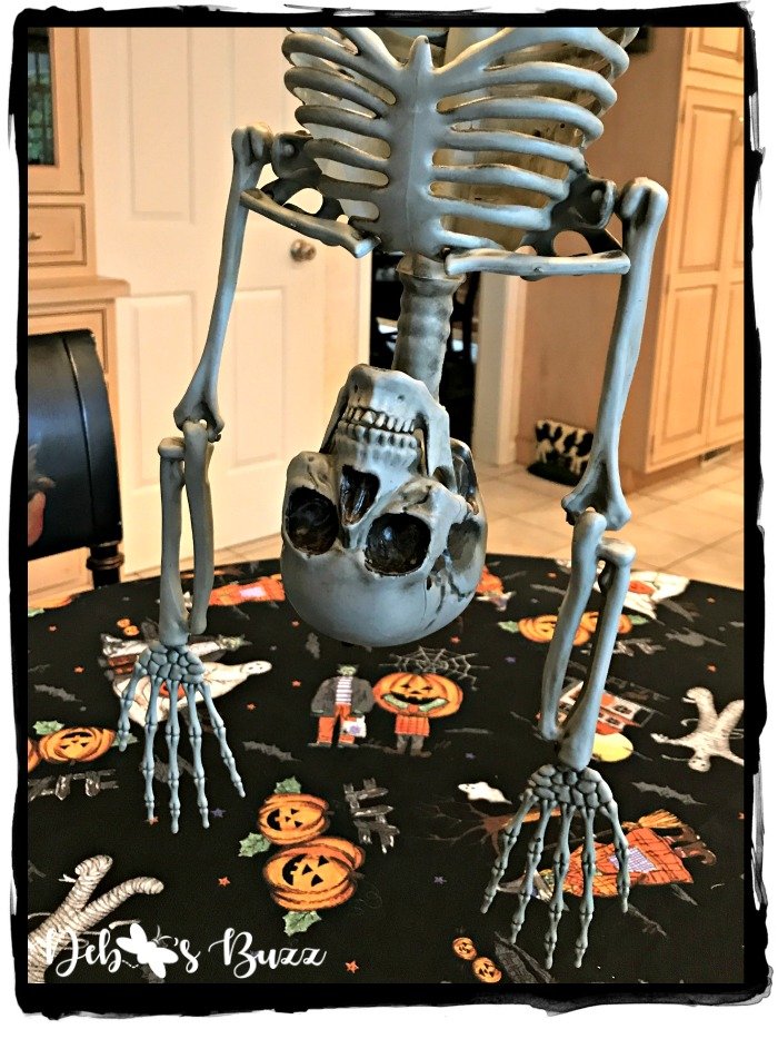skeleton-decorated-halloween-chandelier-upside-down