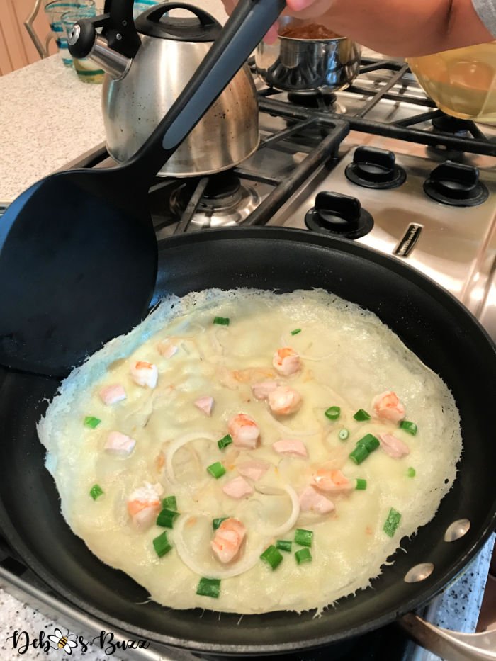 Vietnamese-banh-xeo-batter-cook