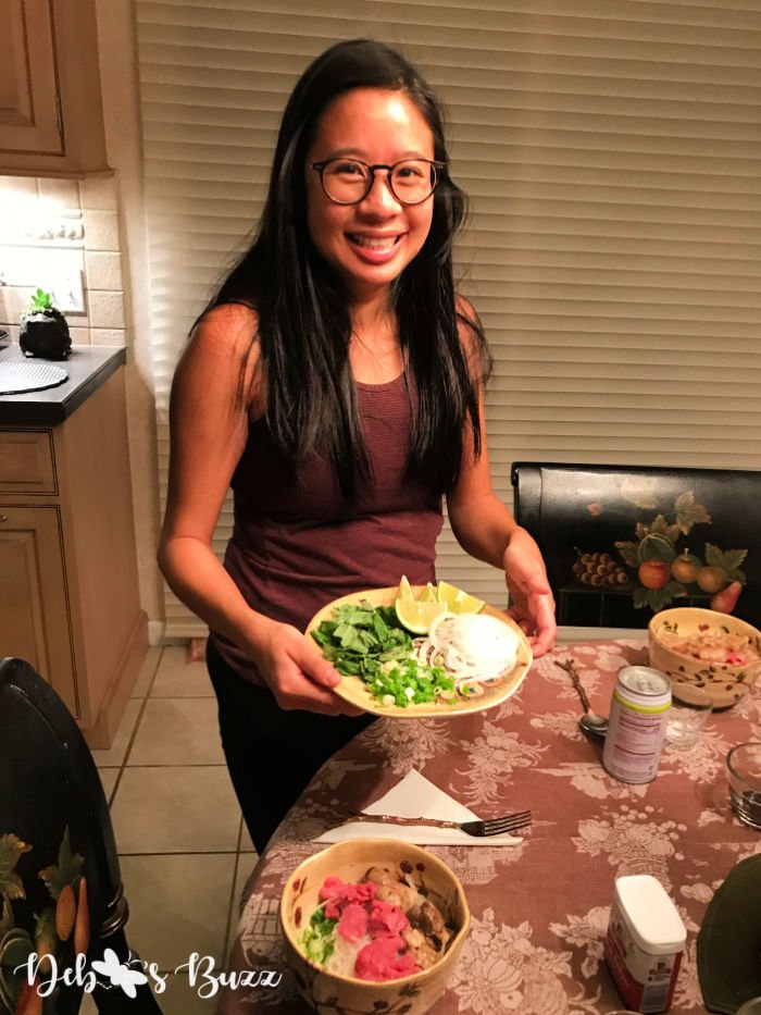 serving-Vietnamese-dish-pho