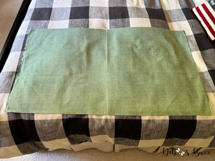 diy-wedding-table-seating-chart-fabric-cover